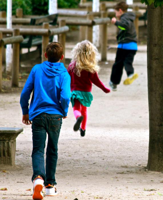 Running on Air, Jardin des Tuileries. Photograph by Dan Mangan