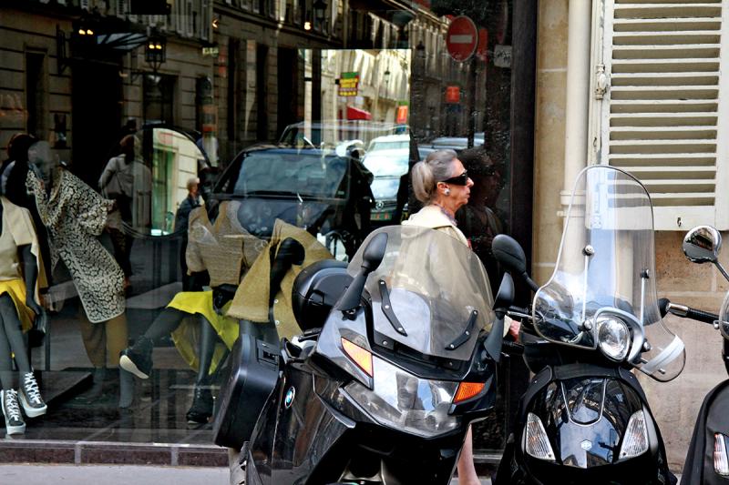 Incongruité, Rue d'Alger. Photograph by Dan Mangan